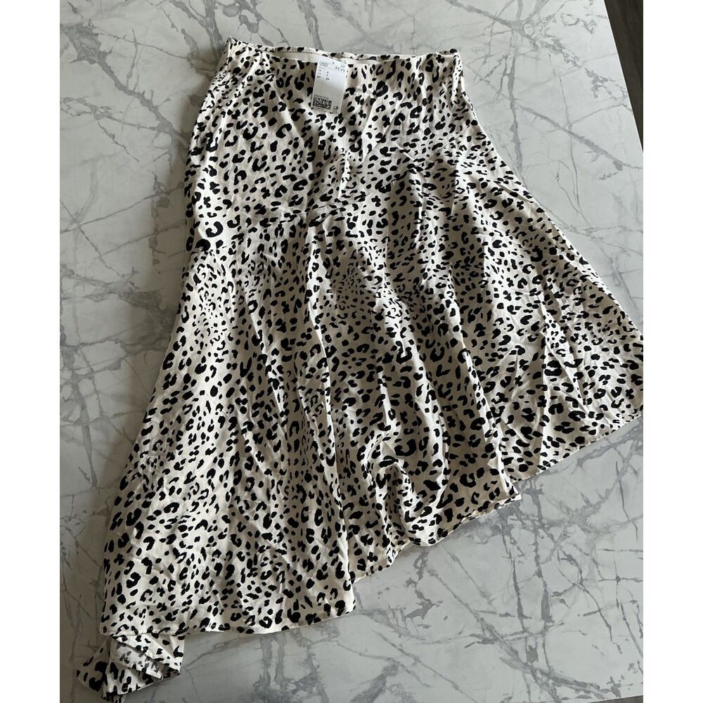 H&M asymmetrical cream leopard viscose Skirt size S. (NWT)